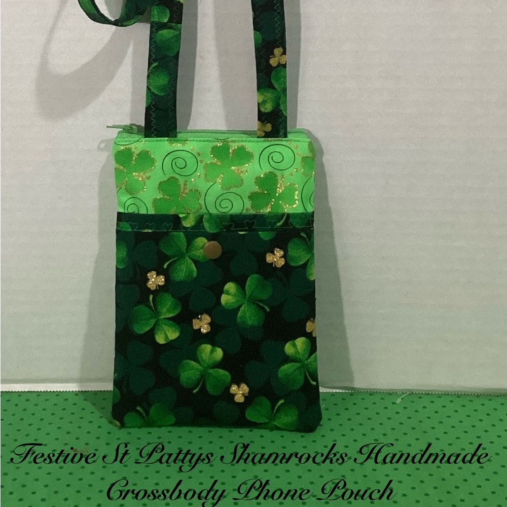 FESTIVE ST PATTYS SHAMROCKS DESIGNS CROSSBODY PHONE POUCH